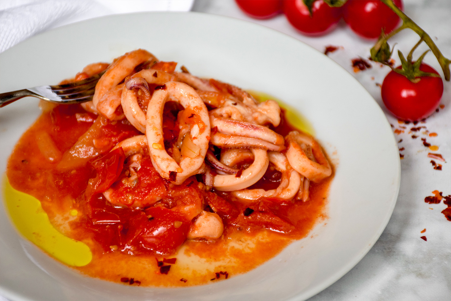 Sicilian Calamari in Tomato Sauce - Bravabod