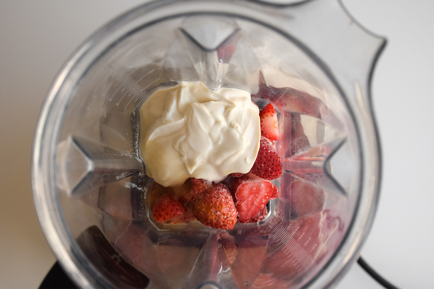 Strawberry Frozen Yogurt Bravabod